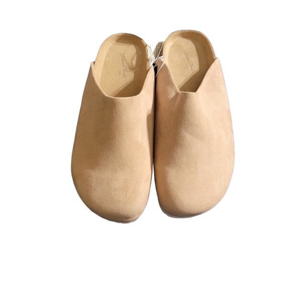 Universal Thread Women's Bev Slip-Ons - Picture 3 of 3